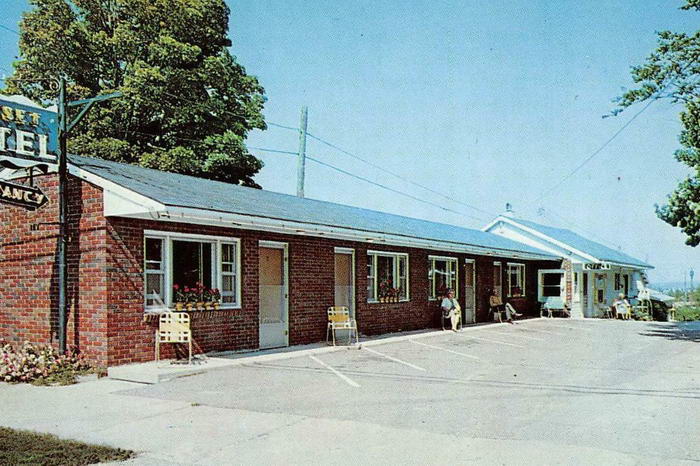 Sunset Motel Petoskey (newer photo)